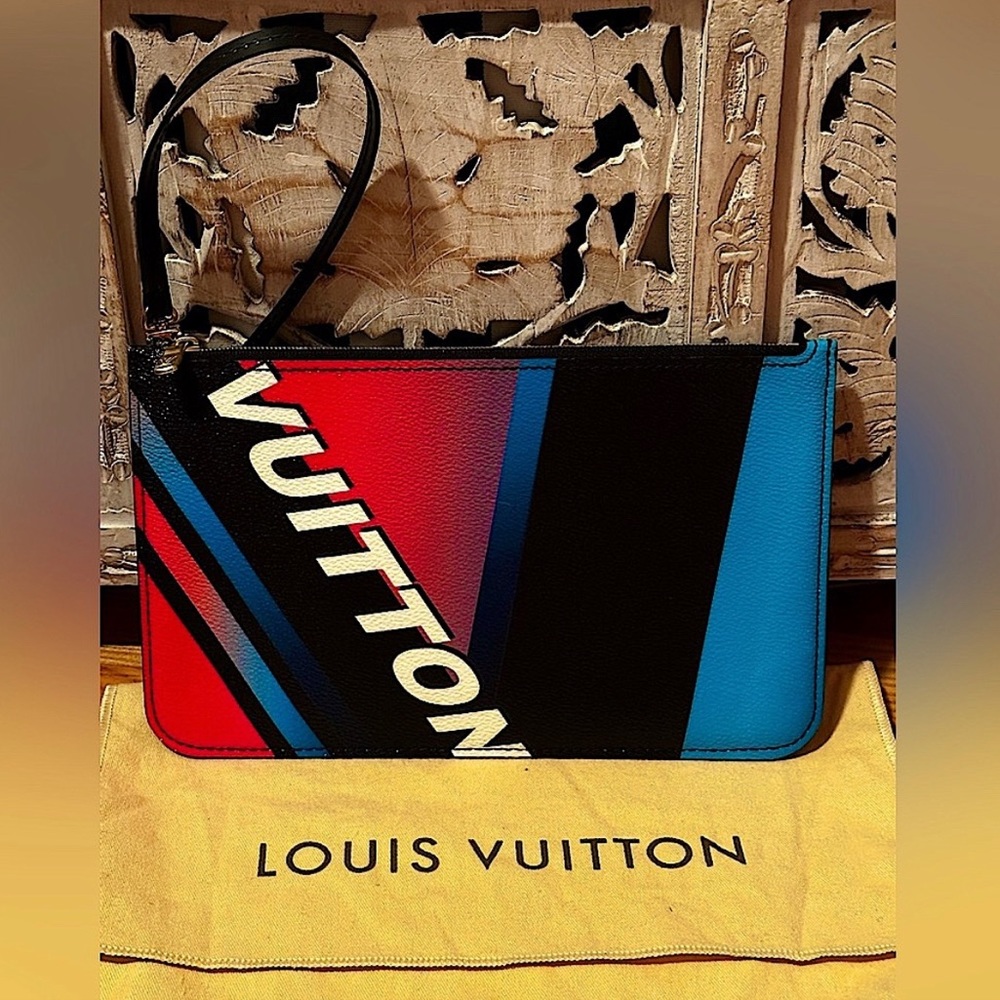 SUPER RARE 🚨 2017 Brand NWT’s Louis Vuitton Neverfull Race Pochette - LIMITED E